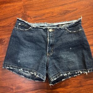 No boundaries distressed cut off denim shorts. Size 9.